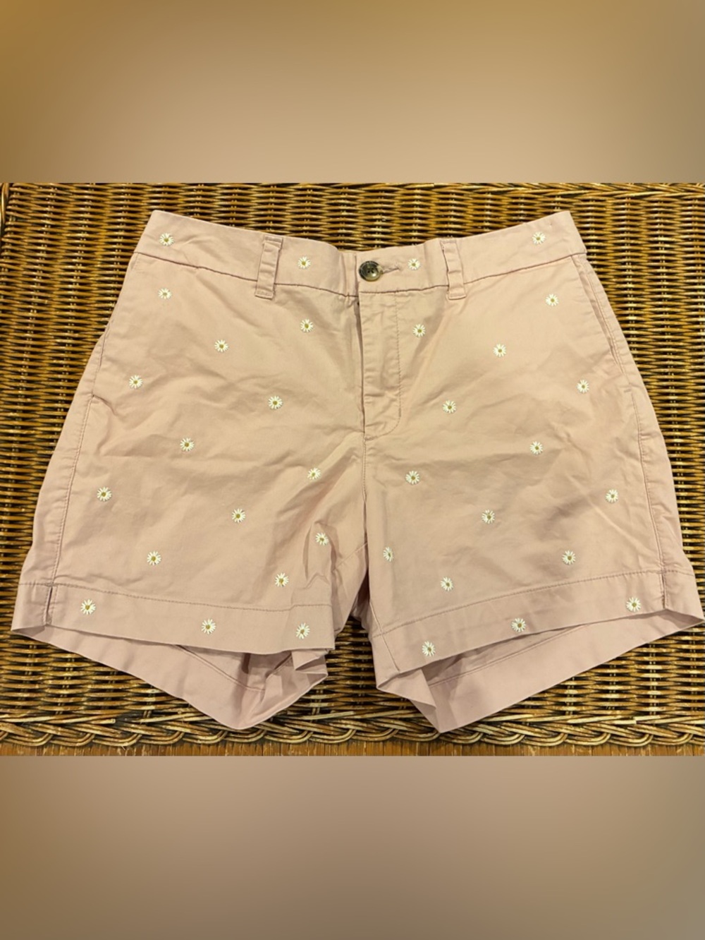 ⭐️3/$15⭐️Old Navy Light Pink Embroidered Daisy Women’s Shorts